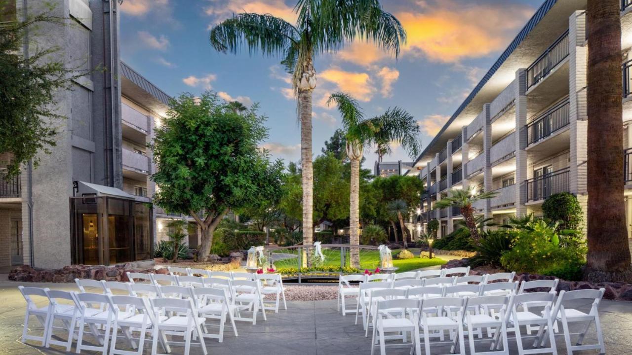 Holiday Inn And Suites Phoenix Airport North By Ihg Exterior foto