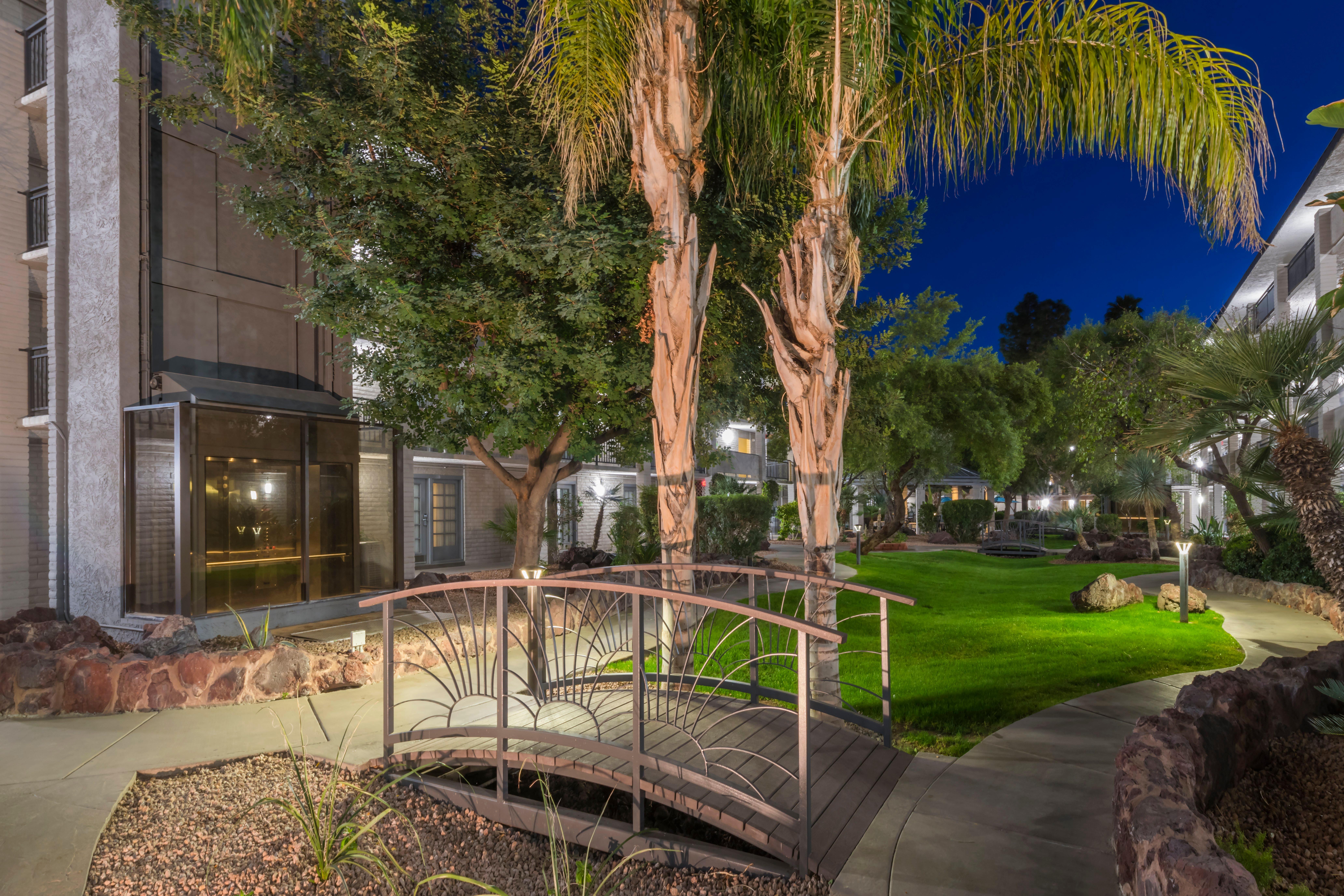 Holiday Inn And Suites Phoenix Airport North By Ihg Exterior foto